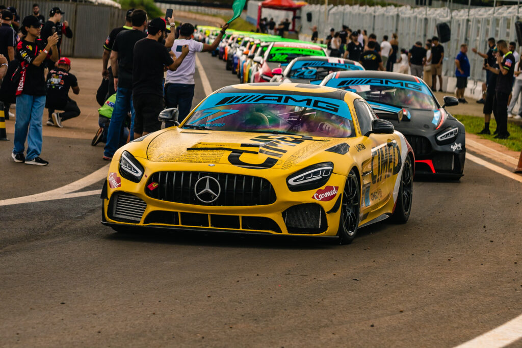 A rodada em Cascavel terá quatro corridas no sábado, sendo duas delas noturnas, com disputas abertas pela liderança nas quatro categorias da AMG Cup Brasil.