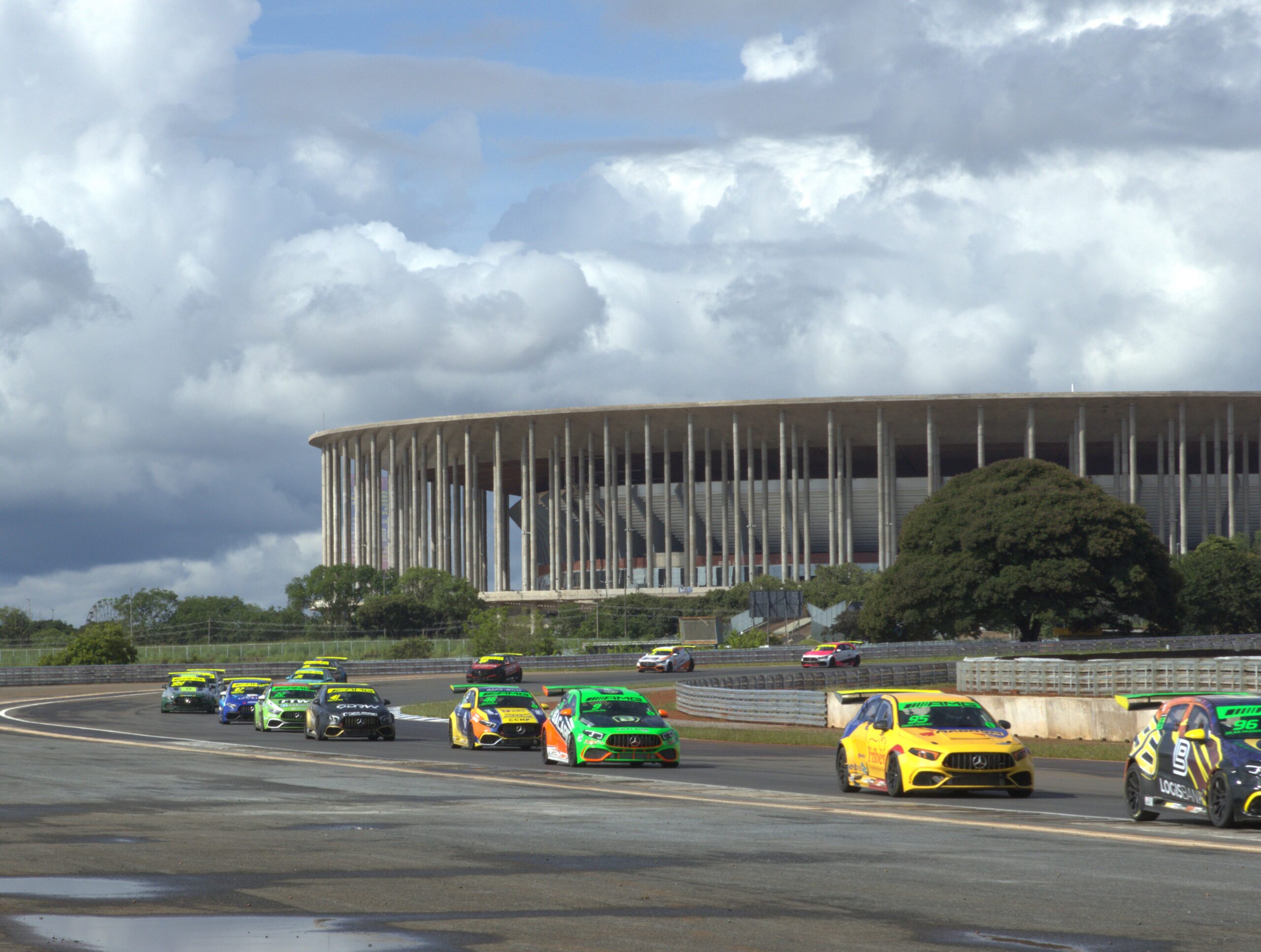 A AMG Cup Brasil desembarca no Autódromo Zilmar Beux, em Cascavel, para a oitava e a nona etapa da temporada.