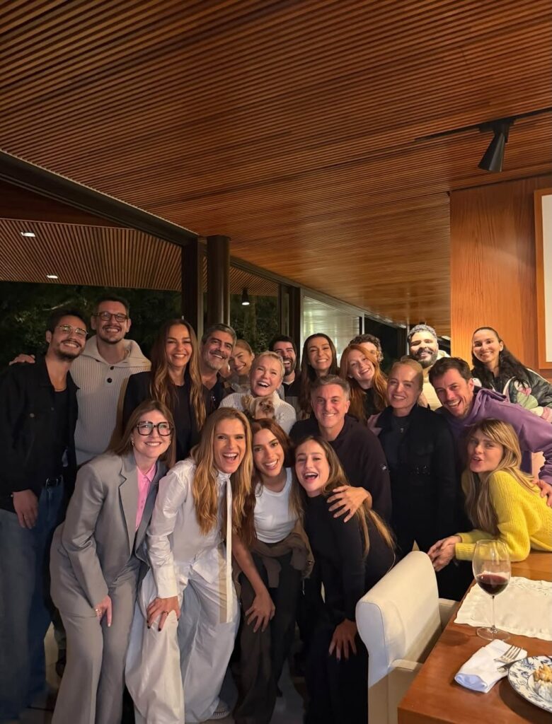 Anitta, Xuxa, Grazi Massafera e outros convidados reunidos na casa do casal