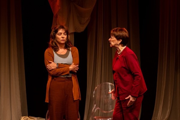 Nívea Maria soma mais de seis décadas de carreira na televisão e no teatro