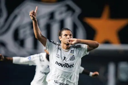 Willian Arão comemora o primeiro gol do Santos no confronto