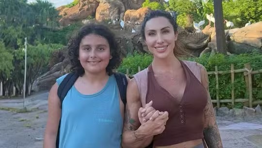 Jaque Khury relatou as ofensas que o filho teria sofrido na antiga escola