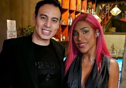 Carol Lekker e Tacito Cury no registro divulgado após o jantar em São Paulo