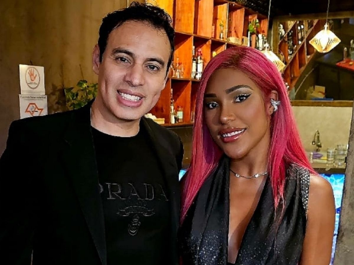 Carol Lekker e Tacito Cury no registro divulgado após o jantar em São Paulo