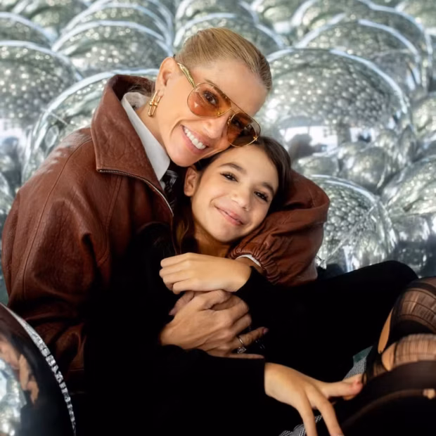 Deborah Secco fala sobre as mudanças de Maria Flor com a chegada da pré adolescência e o desafio de acompanhar o crescimento da filha - Reprodução Instagram
