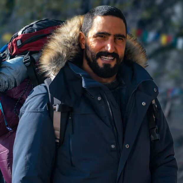 Renato Góes estreia como Heitor em Quem Ama Cuida e antecipa que a chegada do personagem vai “mexer no tabuleiro inteiro” da novela.