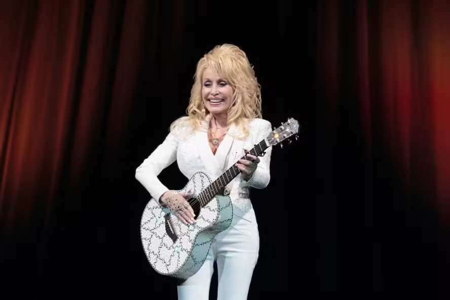 afp 20260825 c6gx99e v3 midres uscountrymusiclegenddollypartondiesat80family