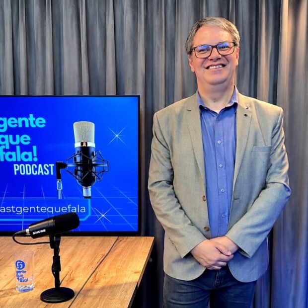 No podcast Gente Que Fala, o empresário Claudio Gonçalves, fundador do Espaço da Audição, revela sua trajetória e gestão na saúde auditiva do Brasil.