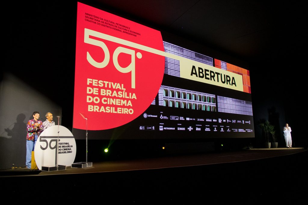 Discursos em defesa do Festival de Cinema de Brasília dominam abertura do evento