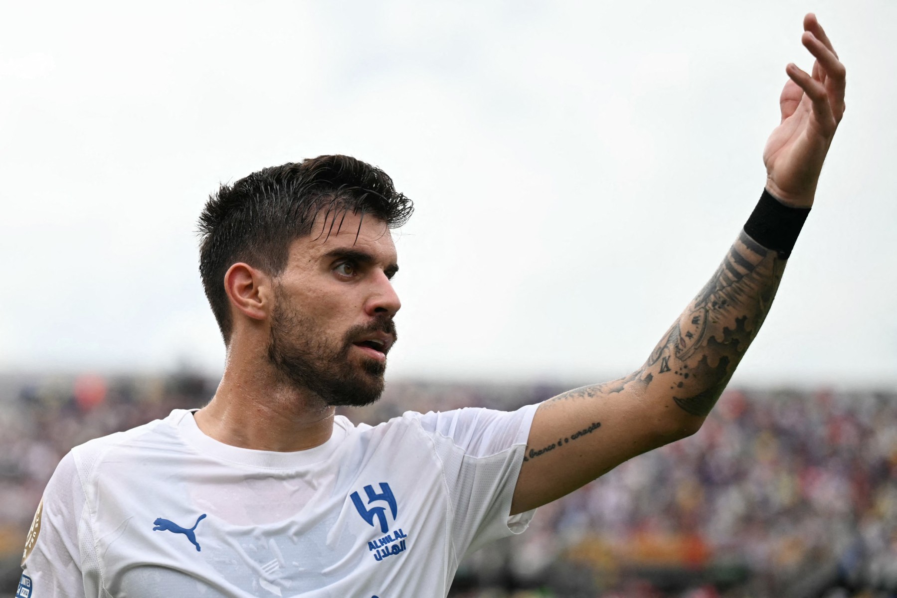 Torcedores rivais provocam Rúben Neves com morte de Diogo Jota; CR7 defende companheiro