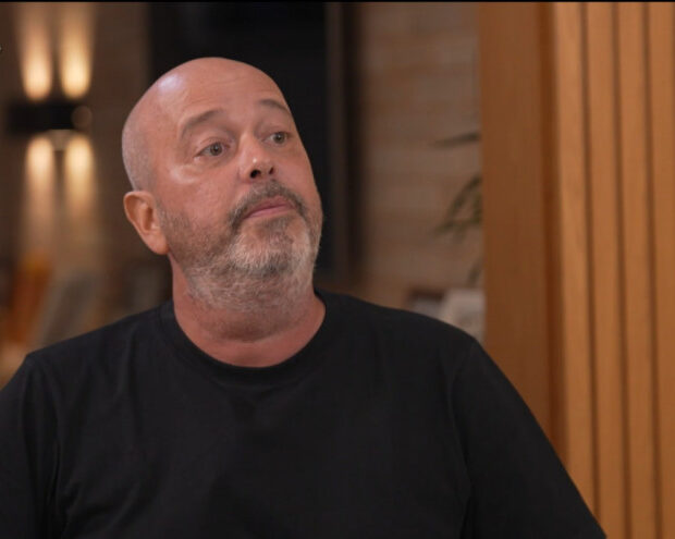 Alex Escobar falou sobre o tumor descoberto durante a investigação de uma miastenia gravis e revelou o pedido que fez ao público antes de voltar ao trabalho - TV Globo