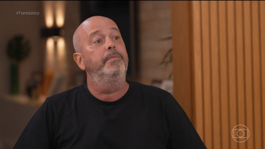 Alex Escobar falou sobre o tumor descoberto durante a investigação de uma miastenia gravis e revelou o pedido que fez ao público antes de voltar ao trabalho - TV Globo