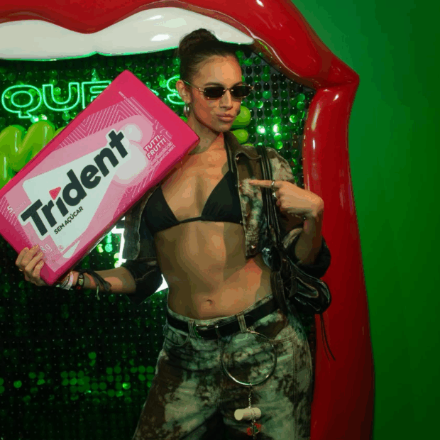 Alane Dias apostou em uma produção de pegada rocker para curtir o último dia do Rock in Rio e passou pelo espaço da Trident. Créditos: Eduardo Martins / Brazil News