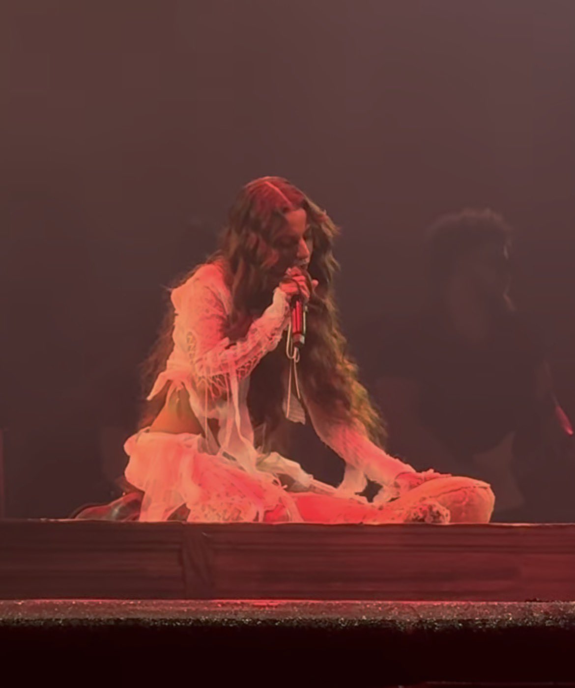 Marina Sena rasgou um boneco durante apresentação no Rock in Rio, mas negou que a performance fosse uma indireta para Juliano Floss - Reprodução X