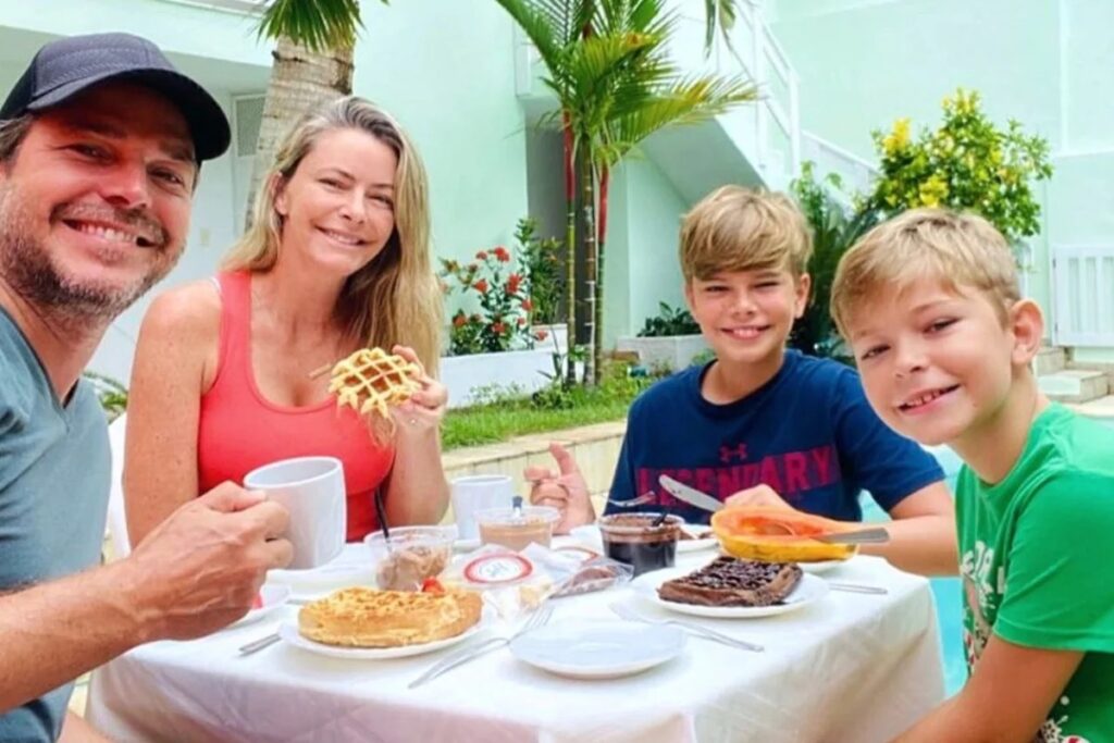 Ator vive nos Estados Unidos com a esposa e os dois filhos