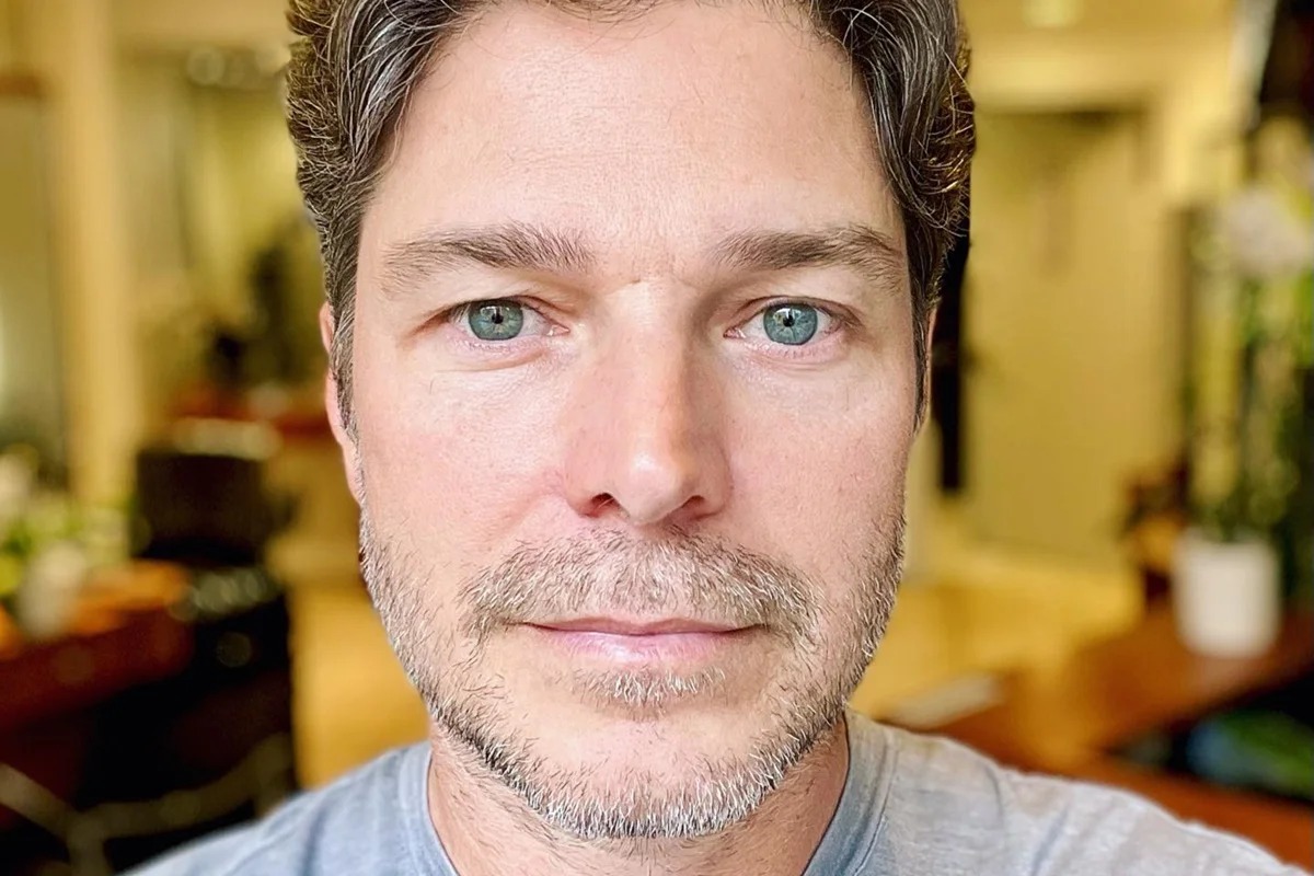 Erik Marmo mostrou o socorro após incêndio atingir a casa da família em Los Angeles