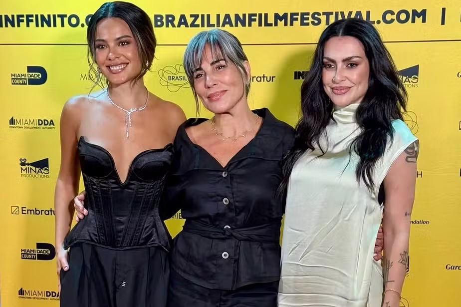 Gloria Pires recebeu a Lente de Cristal no Inffinito Brazilian Film Festival, em Miami