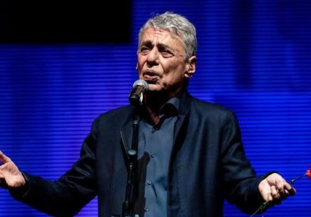 Chico Buarque em registro de sua trajetória na música
