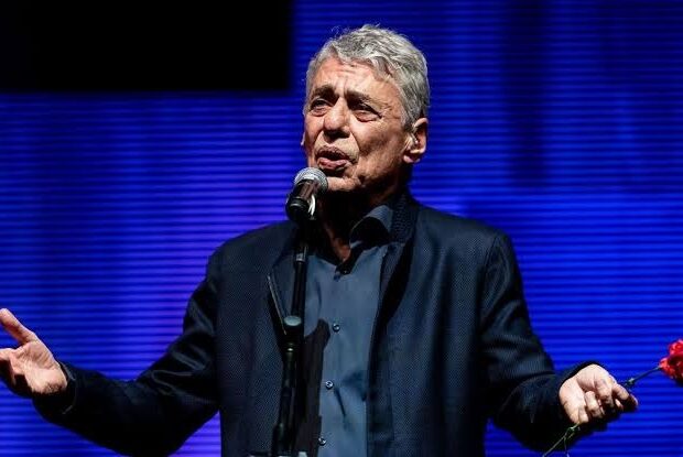 Chico Buarque em registro de sua trajetória na música