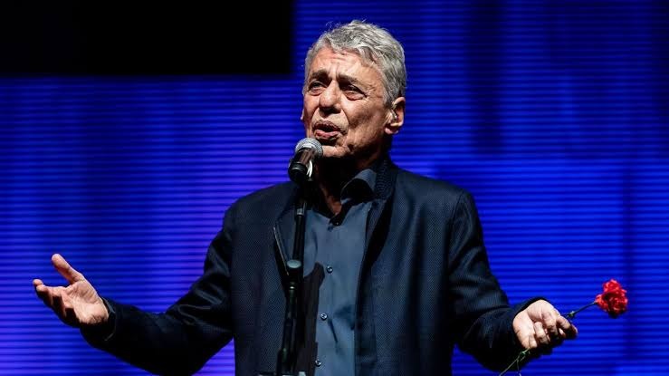 Chico Buarque em registro de sua trajetória na música