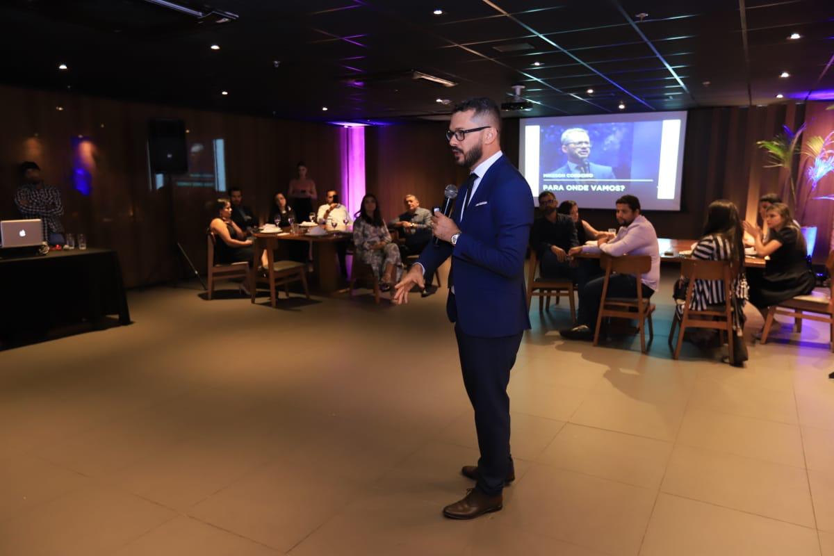 Mikeson Alves Cordeiro e a formação de líderes preparados para novos desafios