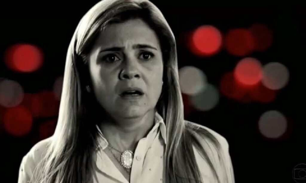 Nina, Tufão e Carminha voltam ao centro de “Avenida Brasil 2”, e a grande pergunta já está feita: redenção verdadeira ou mais um golpe da maior vilã do Divino?
