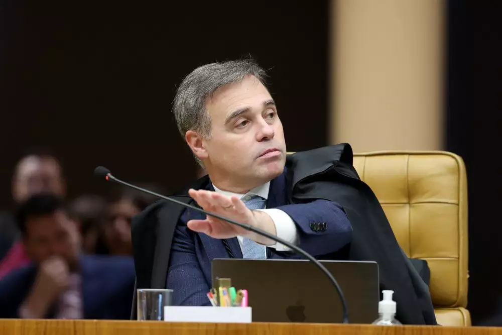 ‘Recebo advogados de todas as partes, mas não trato de delação’, diz Mendonça sobre acusação de Moraes