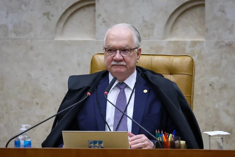 Fachin diz que ouvirá votos de Fux e Cármen, após pedido de vista de Dino