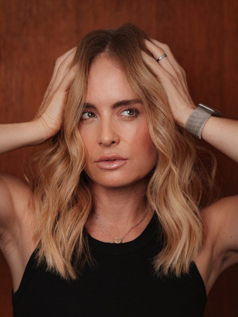 Angélica apareceu de cabelo novo e fez nascer um desejo imediato pelo long bob. A visagista Mari Borges explica por que o corte pode deixar os fios visualmente mais encorpados.