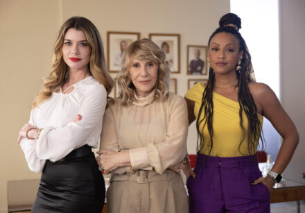Bela assume a presidência do hospital após o afastamento de Pérola e deixa Vanessa em choque nos próximos capítulos de Por Você - Globo