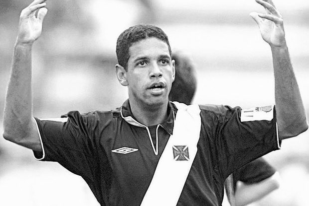 Zagueiro comemorou gol decisivo contra o Athletico-PR em 2004