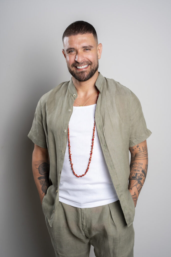 Diogo Nogueira de graça, minha filha! O sambista sobe ao palco do Bem Brasil neste domingo com sucessos da carreira e homenagem a grandes nomes da música brasileira.