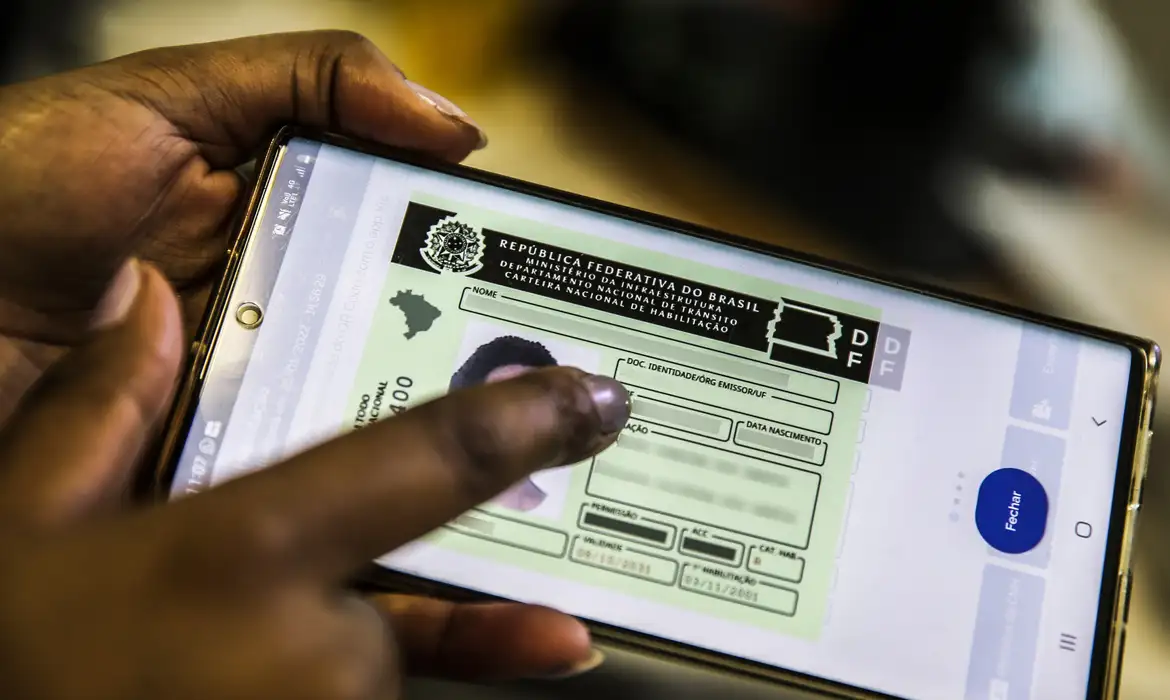 Contran prorroga validade de CNH e ACC até 9 de dezembro