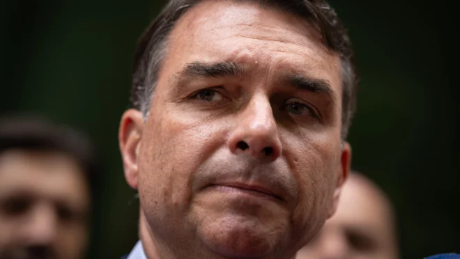 STF tem precedente para manter investigação sobre Flávio Bolsonaro caso ele seja eleito