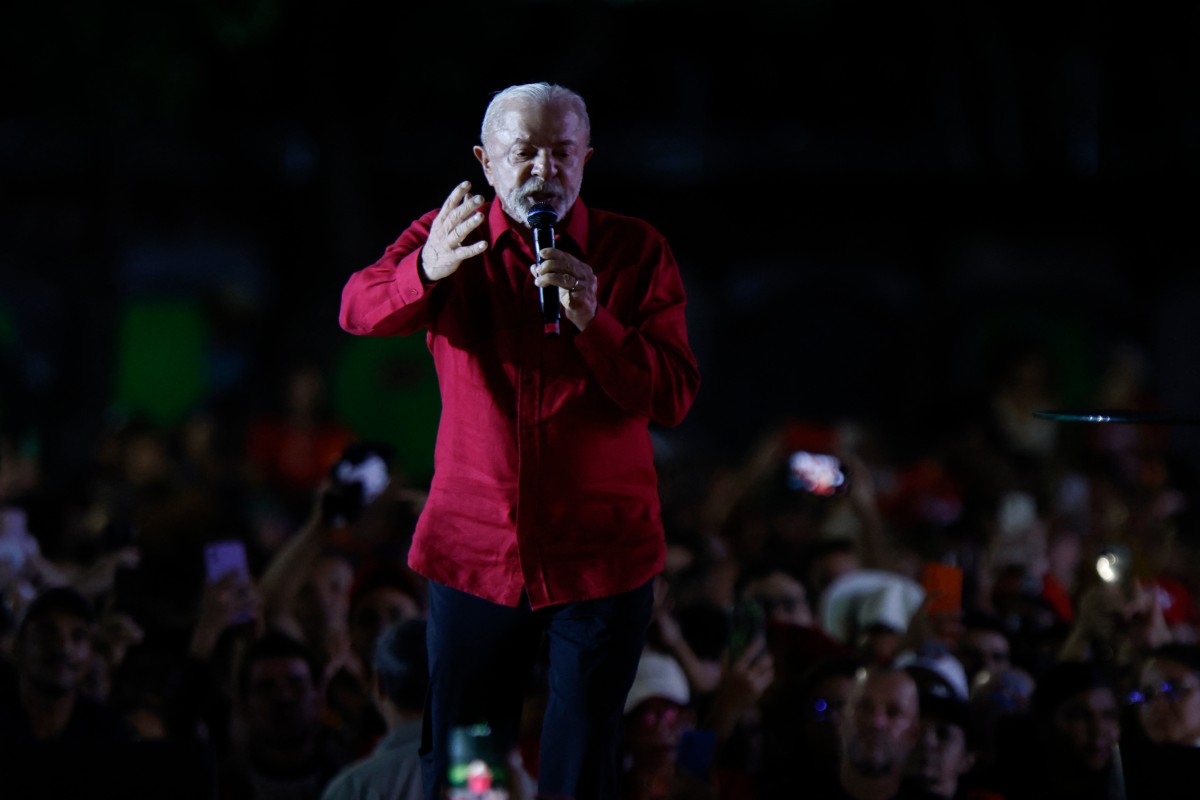 Lula exalta gasolina subsidiada na eleição e sugere que tesouraço de Flávio vai atingir pobres