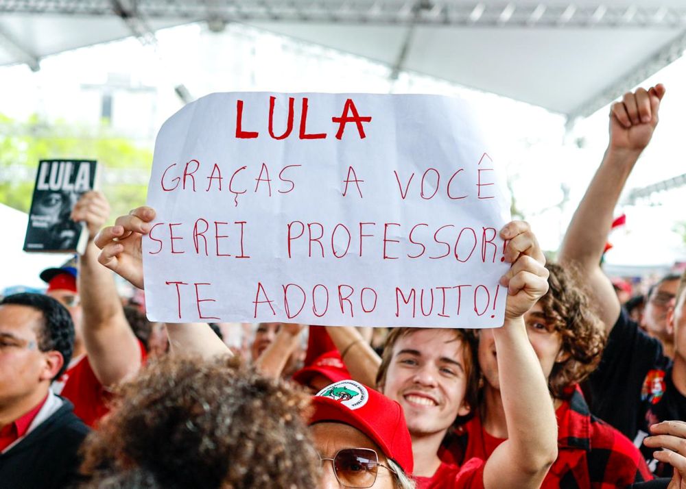 Lula apela a fã-clubes de artistas, mira eleitorado fiel e aumenta entrevistas na reta final da campanha