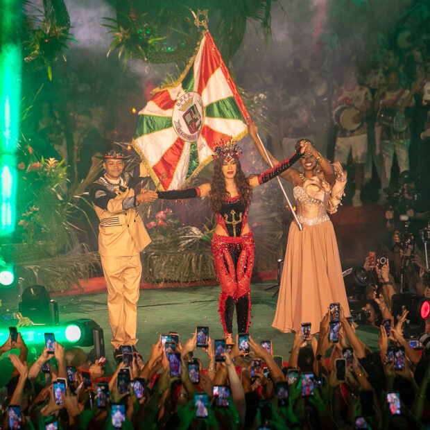 anitta rainha bateria