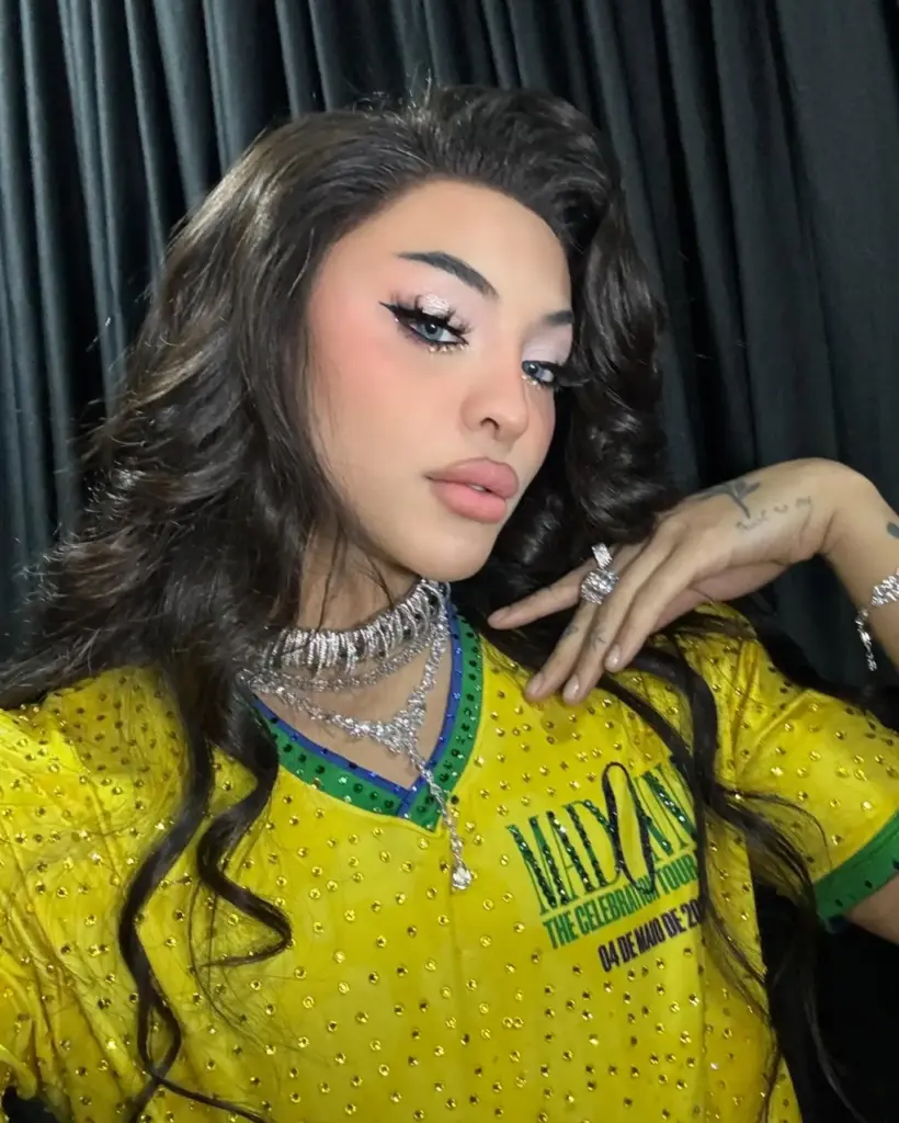 Uma frase da plateia colocou Ana Castela no meio do show de Pabllo Vittar. Pabllo não entrou no discurso, mas sua gargalhada chamou atenção.