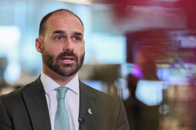 Depois de a PF recomendar a demissão em julho, o Ministério da Justiça formalizou a saída de Eduardo Bolsonaro nesta segunda-feira (21).