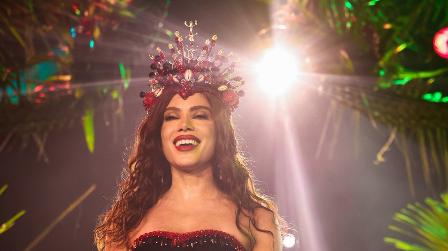 Cinquenta anos depois de Eloína dos Leopardos ocupar um lugar pioneiro à frente de uma bateria, foi ela quem coroou Anitta na Grande Rio.