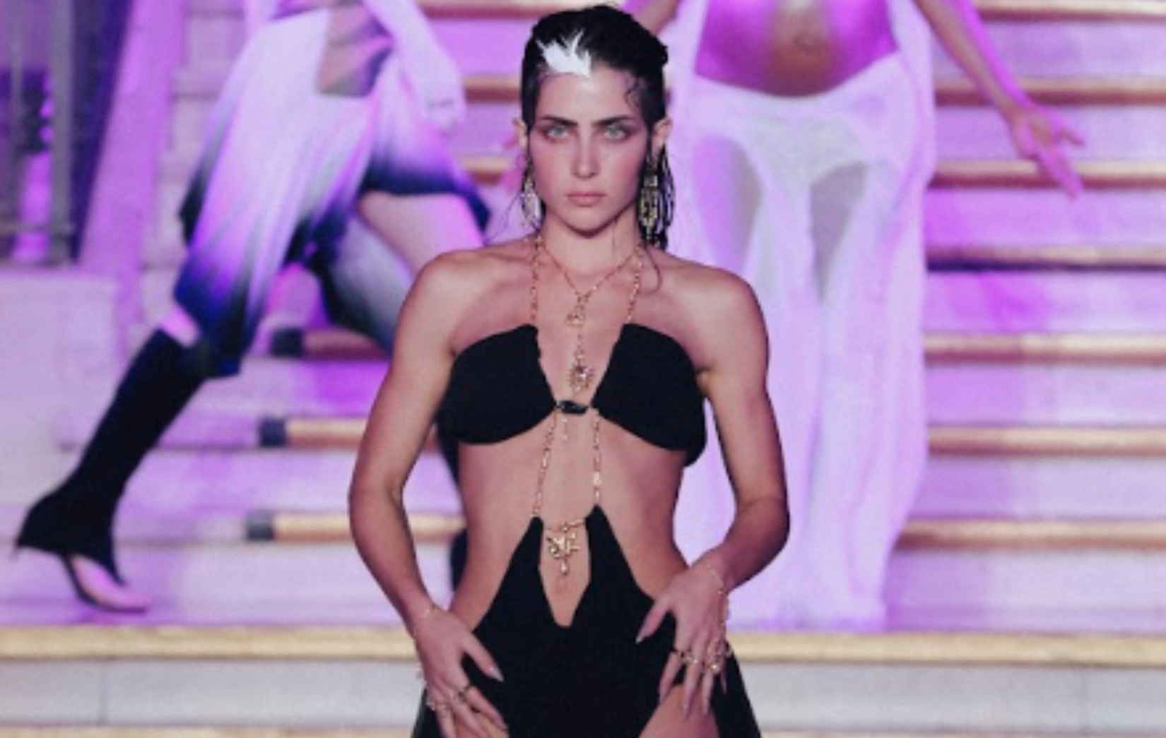 Jade Picon encerrou os 24 anos em grande estilo: estreando na passarela da London Fashion Week a convite da grife DI PETSA - Fotográfia: Higor Blanco