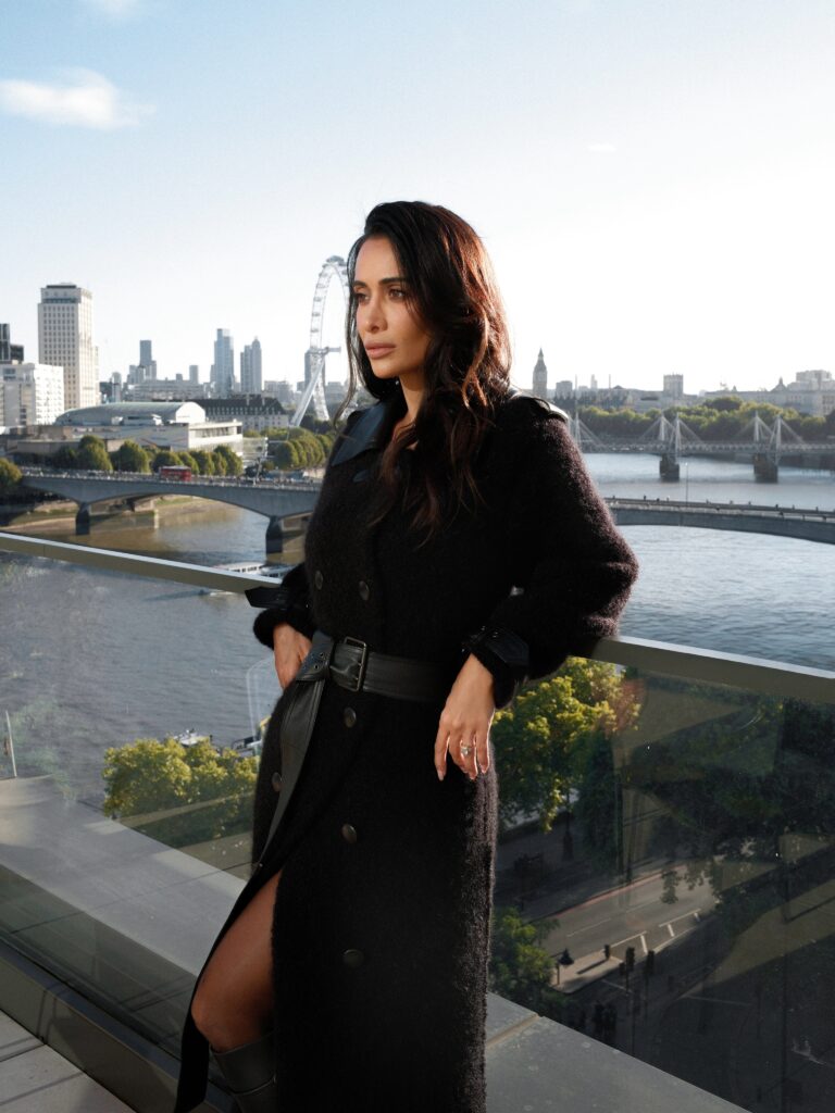 Silvia Braz mergulhou no universo da Burberry em Londres: primeiro, conheceu a exposição dedicada à história do trench coat. Depois, ocupou a primeira fila do desfile da grife.