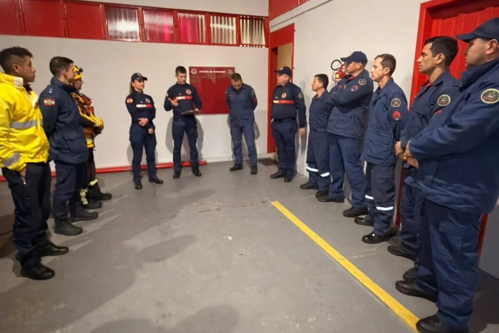 Equipes do Corpo de Bombeiros atuam nas buscas na Serra Catarinense