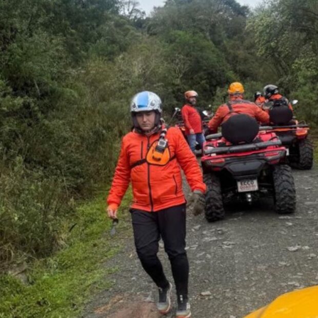 Os Legendários mobilizaram 16 voluntários, drones, caminhonetes, quadriciclos e rádios para reforçar as buscas por Rick, Bruno Avelar e os demais ocupantes do helicóptero.