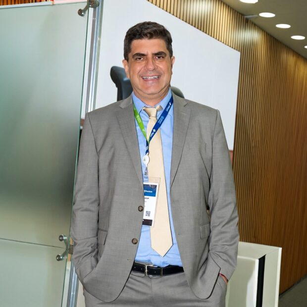 Rodrigo Nassif revela como o salto no frete marítimo e as tarifas afetam a importação de matérias-primas e o caixa da indústria nacional.