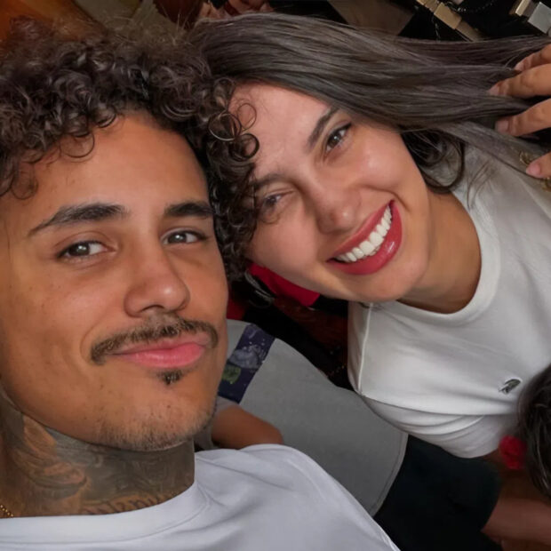 MC Livinho e Byanca Gabarron estão juntos novamente, mas a reconciliação veio com um detalhe: cada um continua morando em sua própria casa - Reprodução