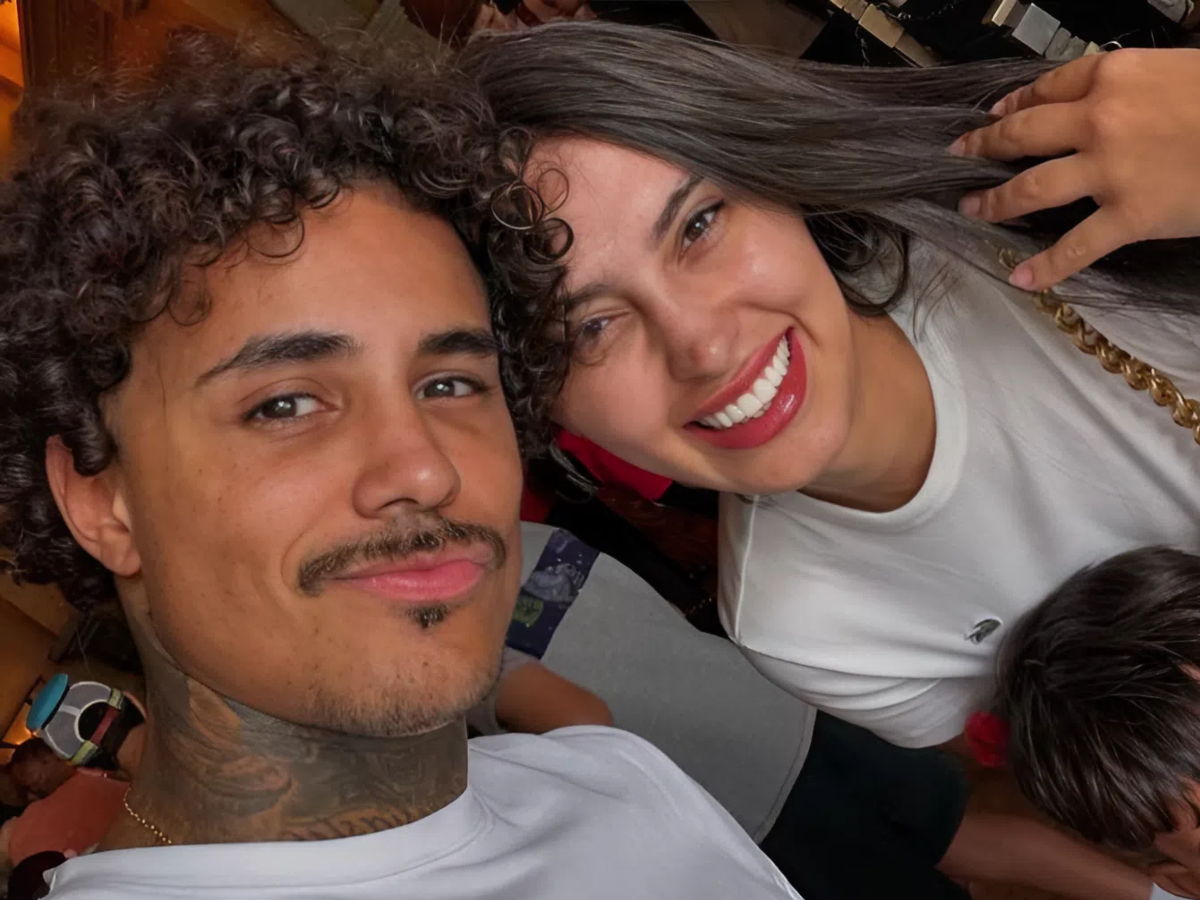 MC Livinho e Byanca Gabarron estão juntos novamente, mas a reconciliação veio com um detalhe: cada um continua morando em sua própria casa - Reprodução