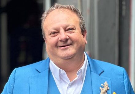 Erick Jacquin colocou mais uma grelha no mapa gastronômico de São Paulo. O chef francês abriu o Steak Klabin, com foco em cortes selecionados e uma proposta mais descontraída.