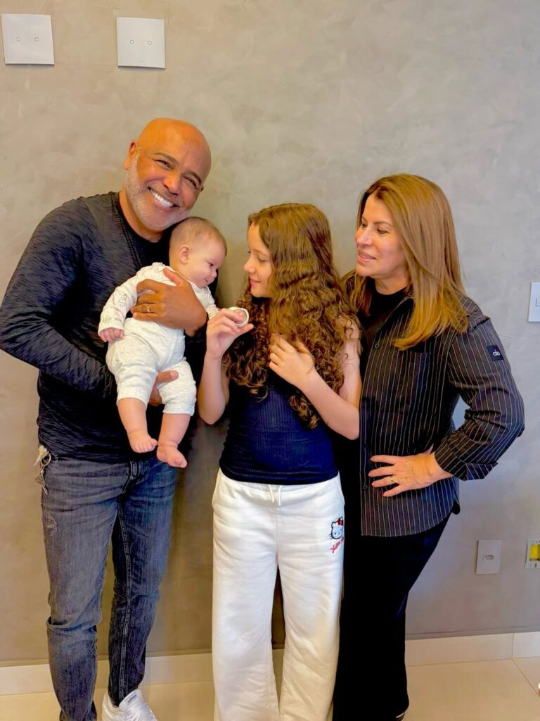 Dois filhos, quatro netos e um amor que atravessou mais de quatro décadas. Fora dos palcos, Rick viveu ao lado de Geralda Helena uma história familiar marcada pela discrição.