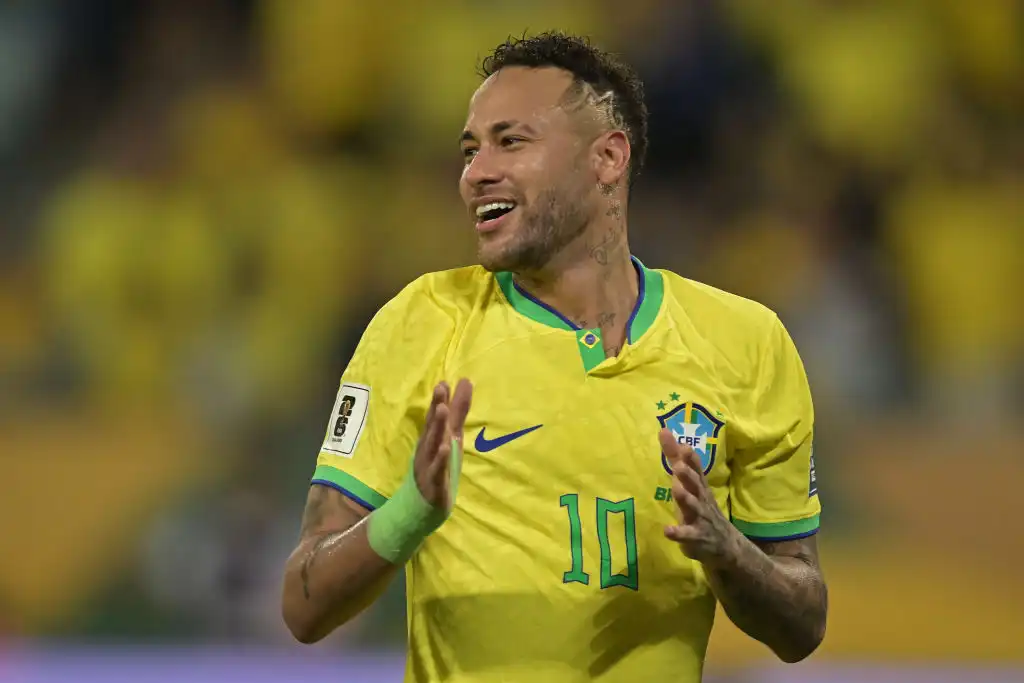 Autógrafos exclusivos, cards e itens utilizados em jogos: Neymar fechou uma parceria de longo prazo com a Topps, empresa da Fanatics Collectibles, para transformar momentos da carreira em peças para colecionadores.